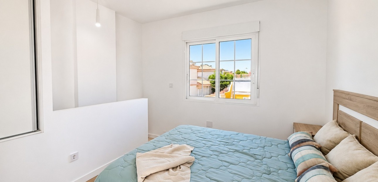 Herverkoop - Herenhuis -
Orihuela Costa - Los Altos