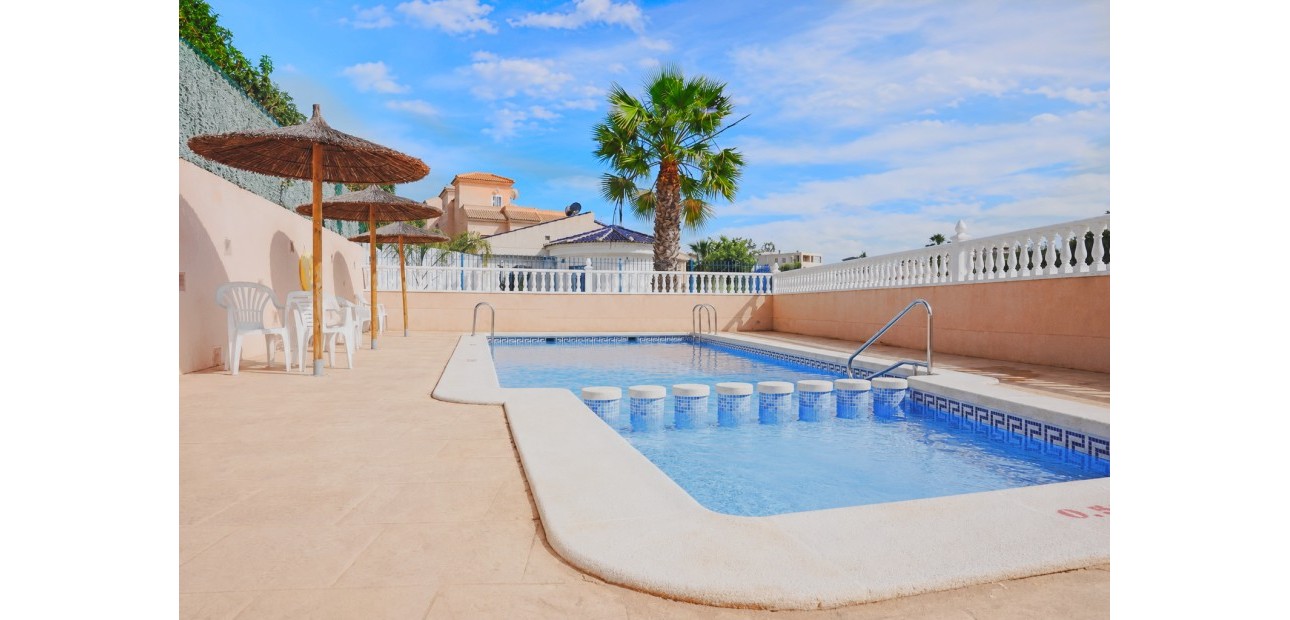Herverkoop - Herenhuis -
Orihuela Costa - La Zenia