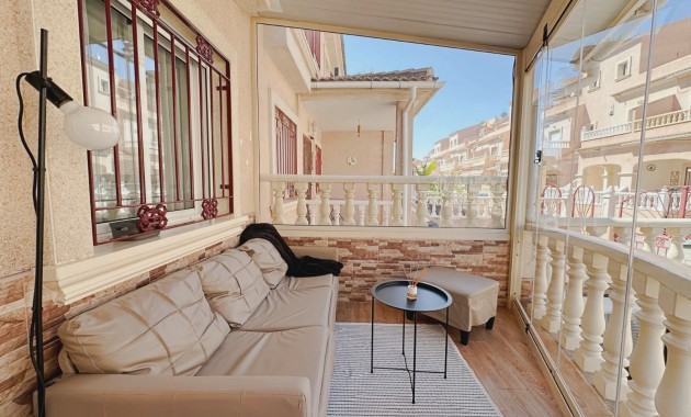 Herverkoop - Herenhuis -
Orihuela Costa - La Zenia