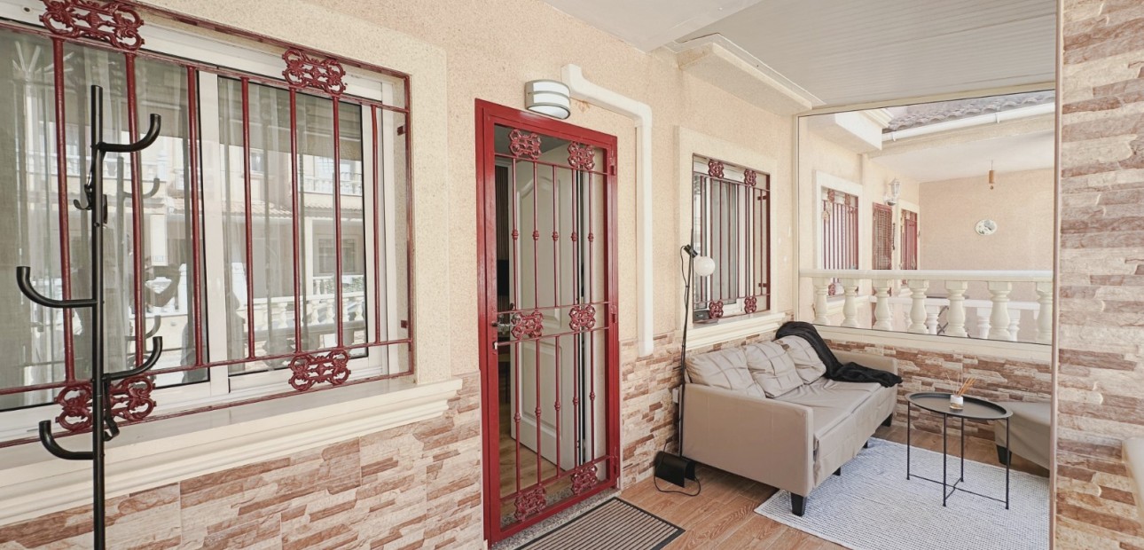 Herverkoop - Herenhuis -
Orihuela Costa - La Zenia