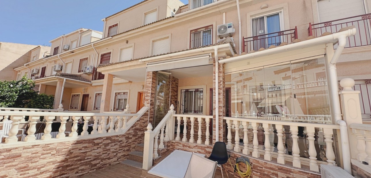 Herverkoop - Herenhuis -
Orihuela Costa - La Zenia