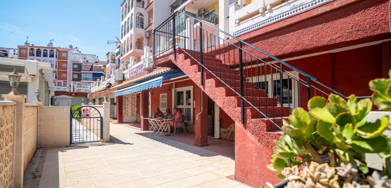Herverkoop - Commercial property -
Torrevieja - La Veleta
