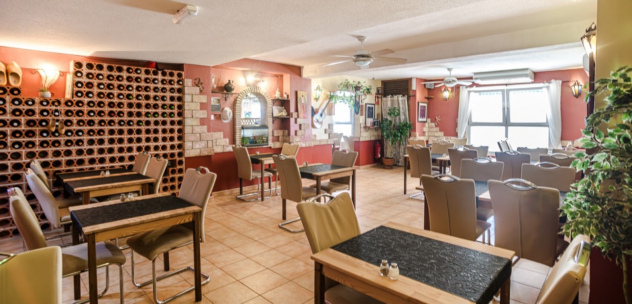 Herverkoop - Commercial property -
Torrevieja - La Veleta