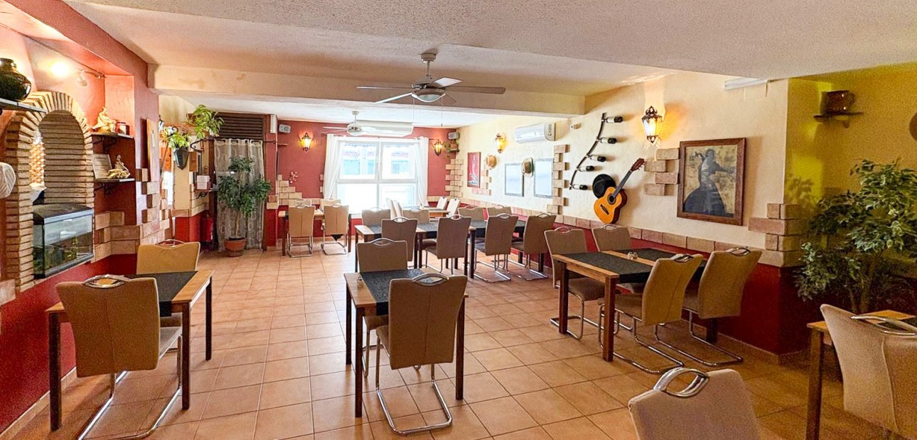 Herverkoop - Commercial property -
Torrevieja - La Veleta