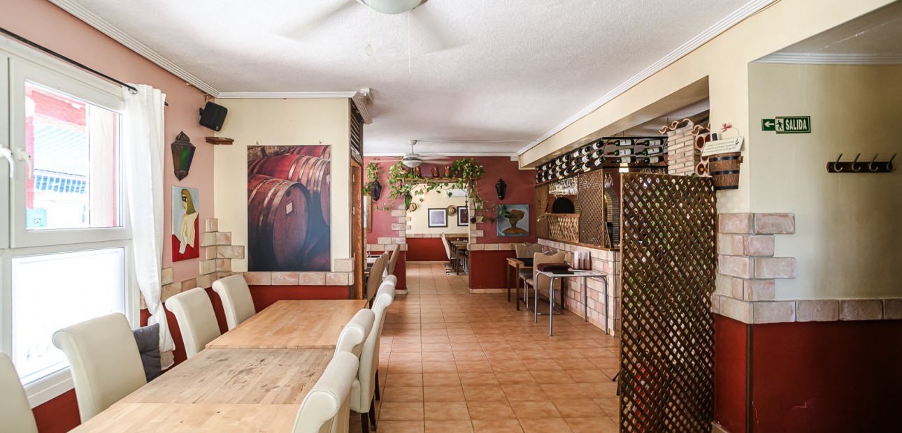 Herverkoop - Commercial property -
Torrevieja - La Veleta