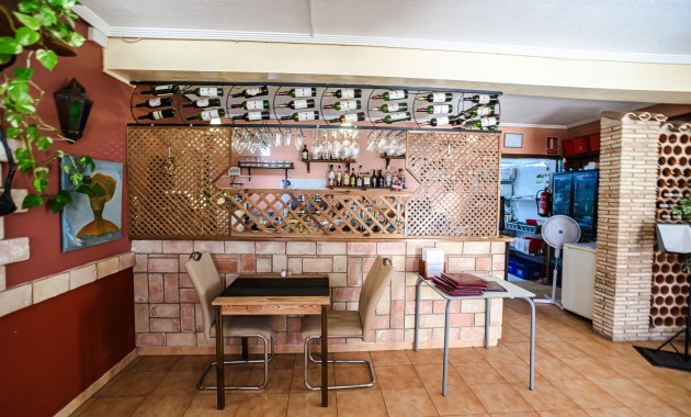 Herverkoop - Commercial property -
Torrevieja - La Veleta