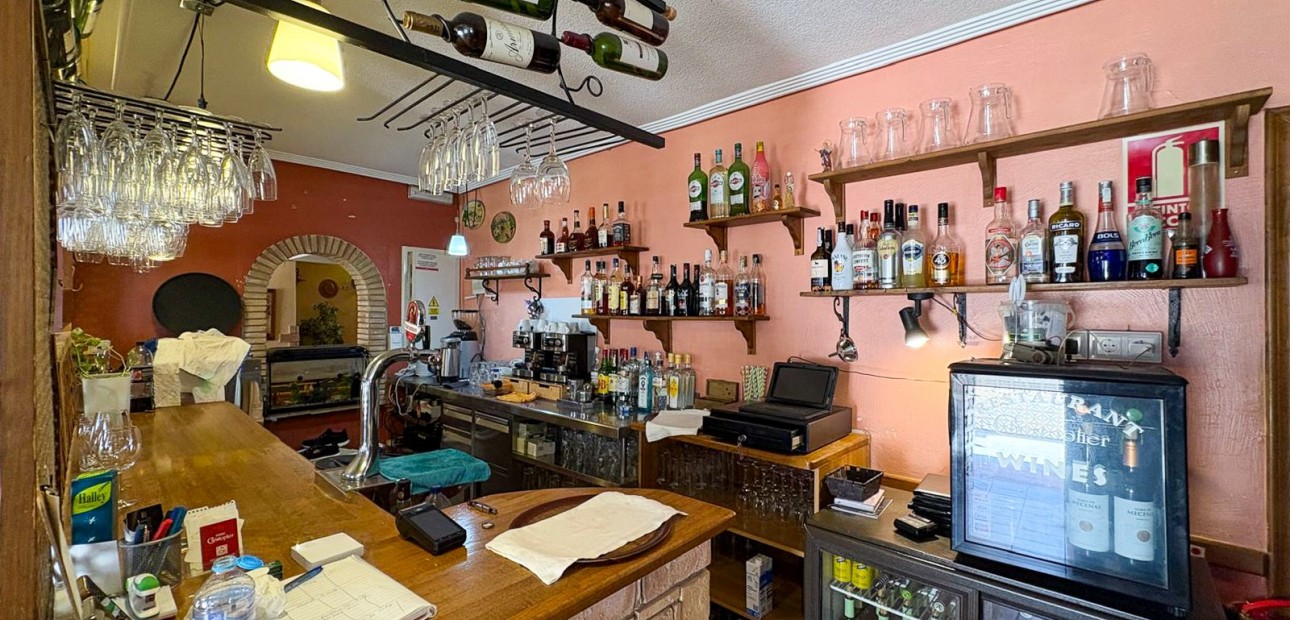 Herverkoop - Commercial property -
Torrevieja - La Veleta