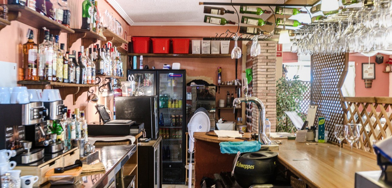 Herverkoop - Commercial property -
Torrevieja - La Veleta