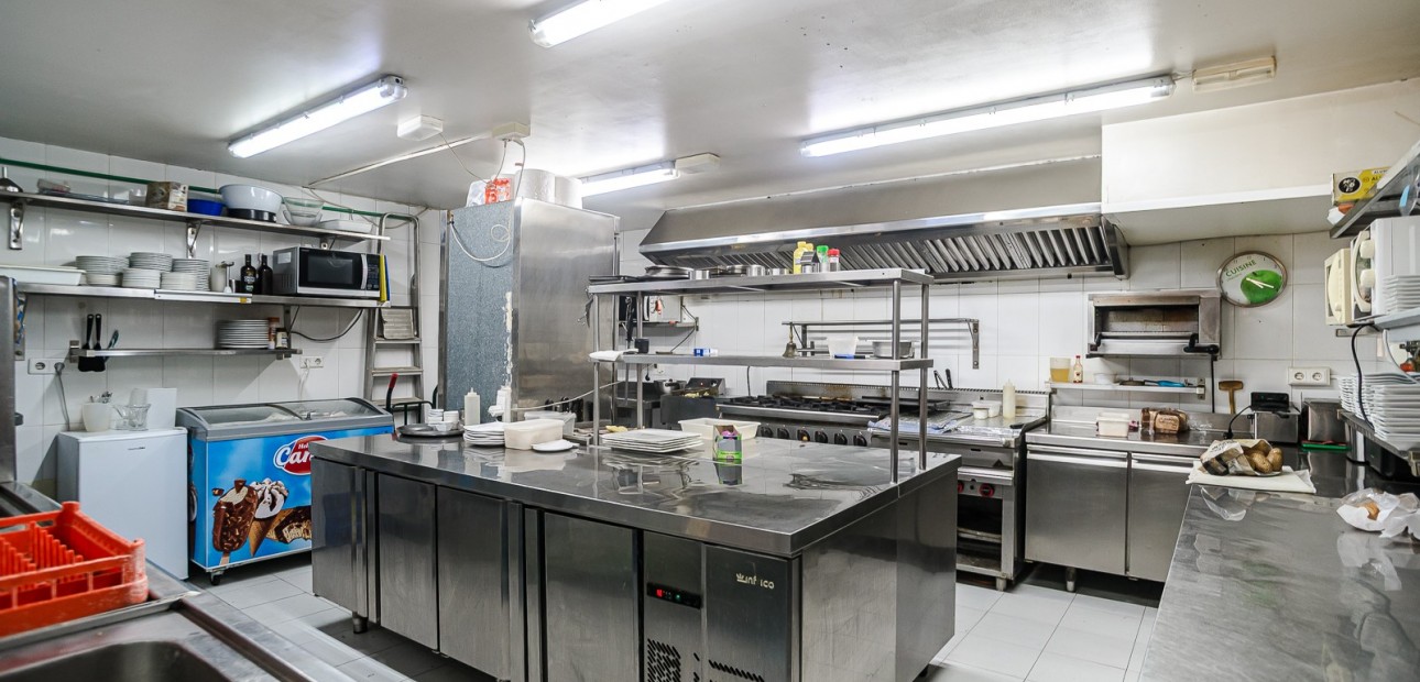 Herverkoop - Commercial property -
Torrevieja - La Veleta