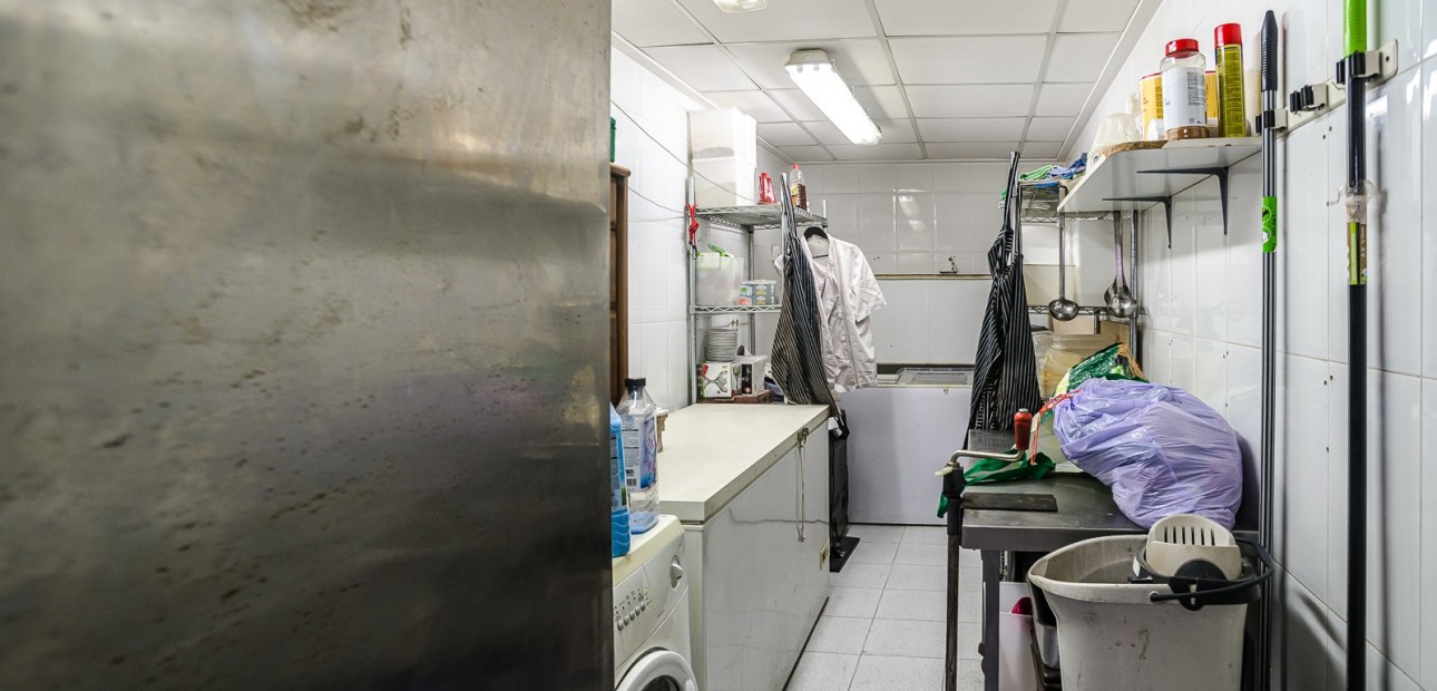 Herverkoop - Commercial property -
Torrevieja - La Veleta
