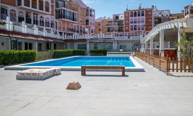Herverkoop - Commercial property -
Torrevieja - La Veleta