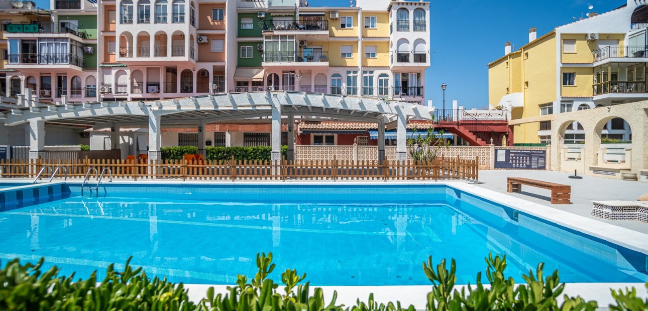 Herverkoop - Commercial property -
Torrevieja - La Veleta