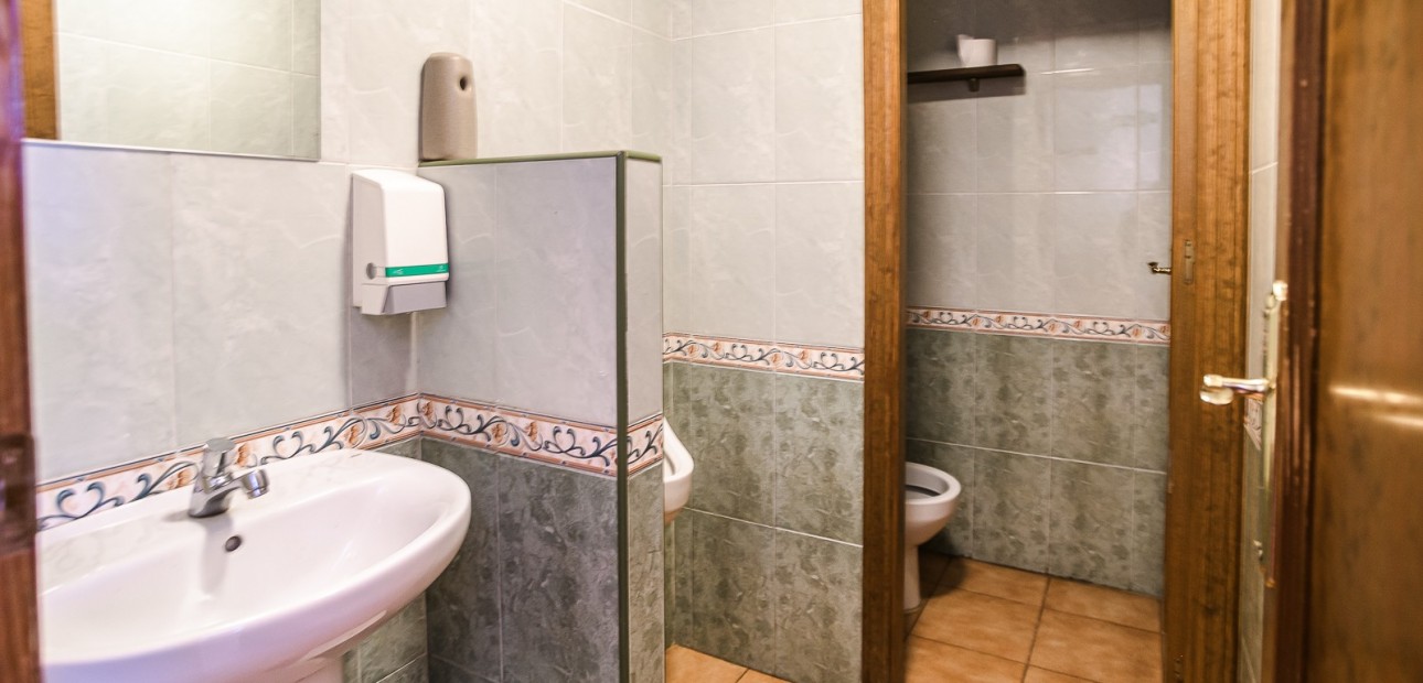 Herverkoop - Commercial property -
Torrevieja - La Veleta