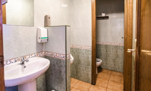 Herverkoop - Commercial property -
Torrevieja - La Veleta