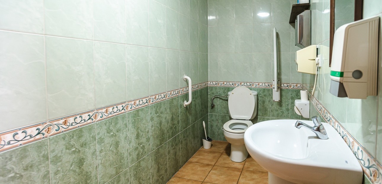 Herverkoop - Commercial property -
Torrevieja - La Veleta