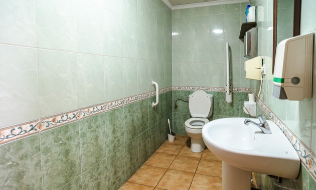 Herverkoop - Commercial property -
Torrevieja - La Veleta