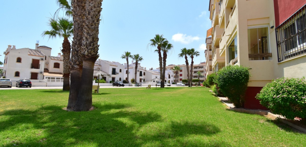 Sale - Apartment / flat -
Orihuela Costa - Playa Flamenca