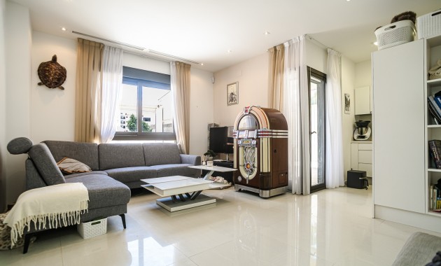 Venta - Apartamento / piso -
Guardamar del Segura