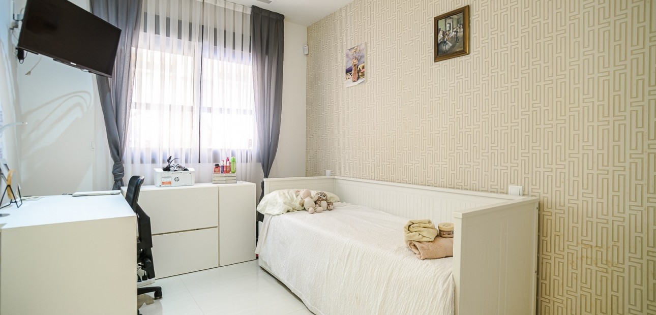 Venta - Apartamento / piso -
Guardamar del Segura