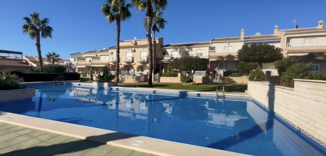 Sale - Town house -
Ciudad Quesada - Doña Pepa