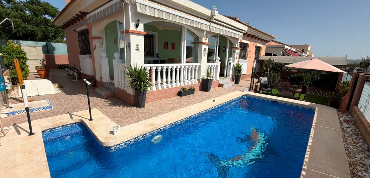 Sale - Detached Villa -
Los Montesinos - La herrada