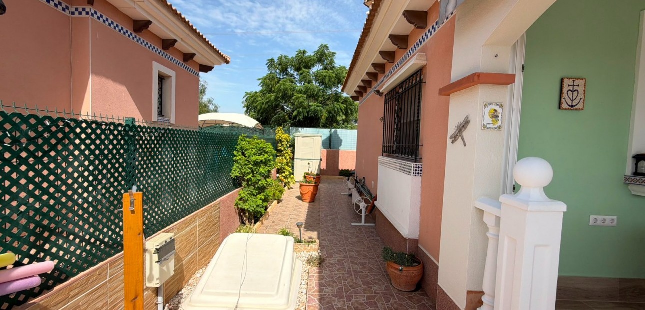 Sale - Detached Villa -
Los Montesinos - La herrada