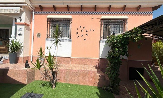 Sale - Detached Villa -
Los Montesinos - La herrada