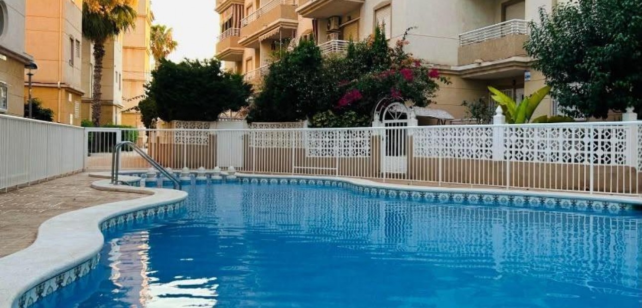 Sale - Apartment / flat -
Torrevieja - Habaneras