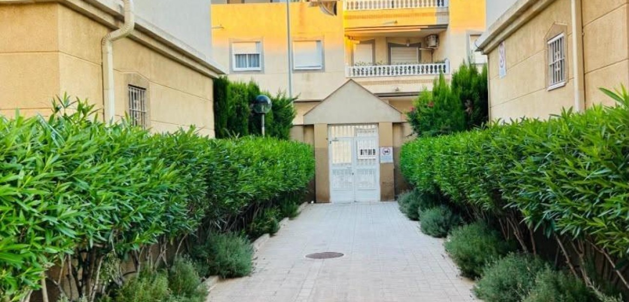 Sale - Apartment / flat -
Torrevieja - Habaneras