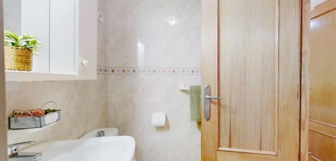Sale - Apartment / flat -
Torrevieja - Habaneras