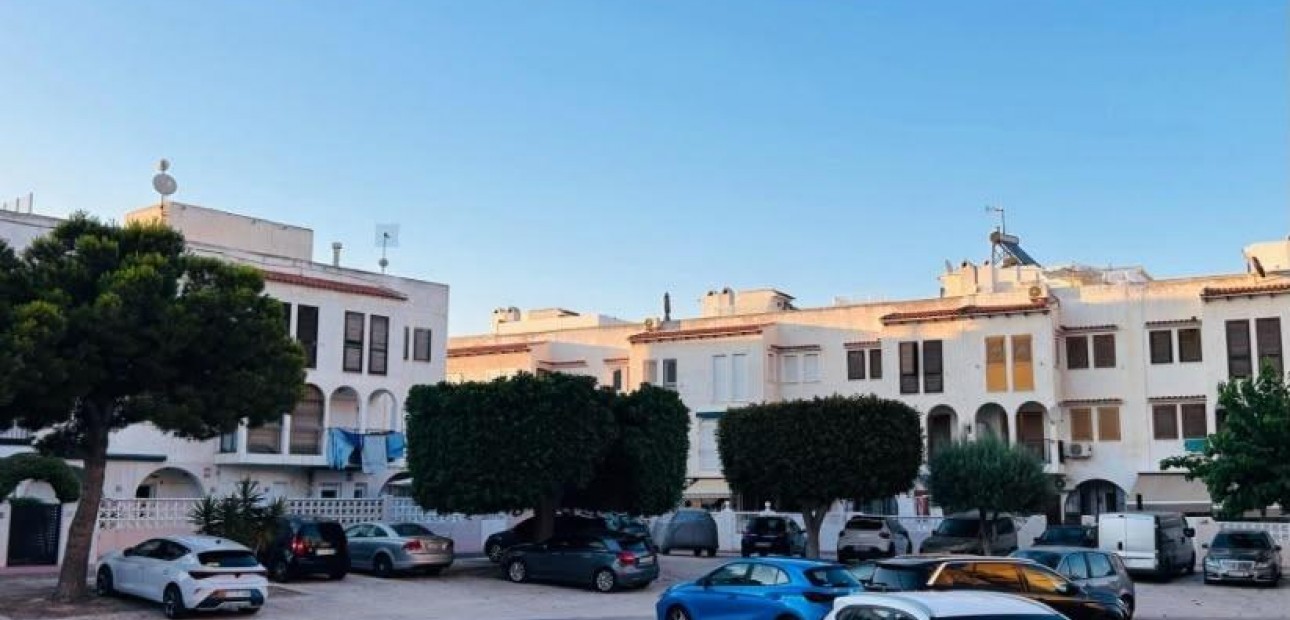 Sale - Apartment / flat -
Torrevieja - Habaneras