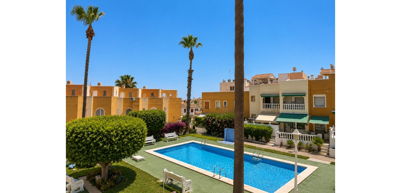 Sale - Bungalow -
La Mata - La Mata - Town