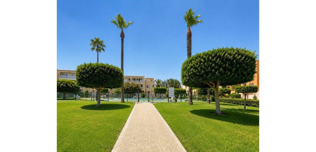 Sale - Bungalow -
La Mata - La Mata - Town