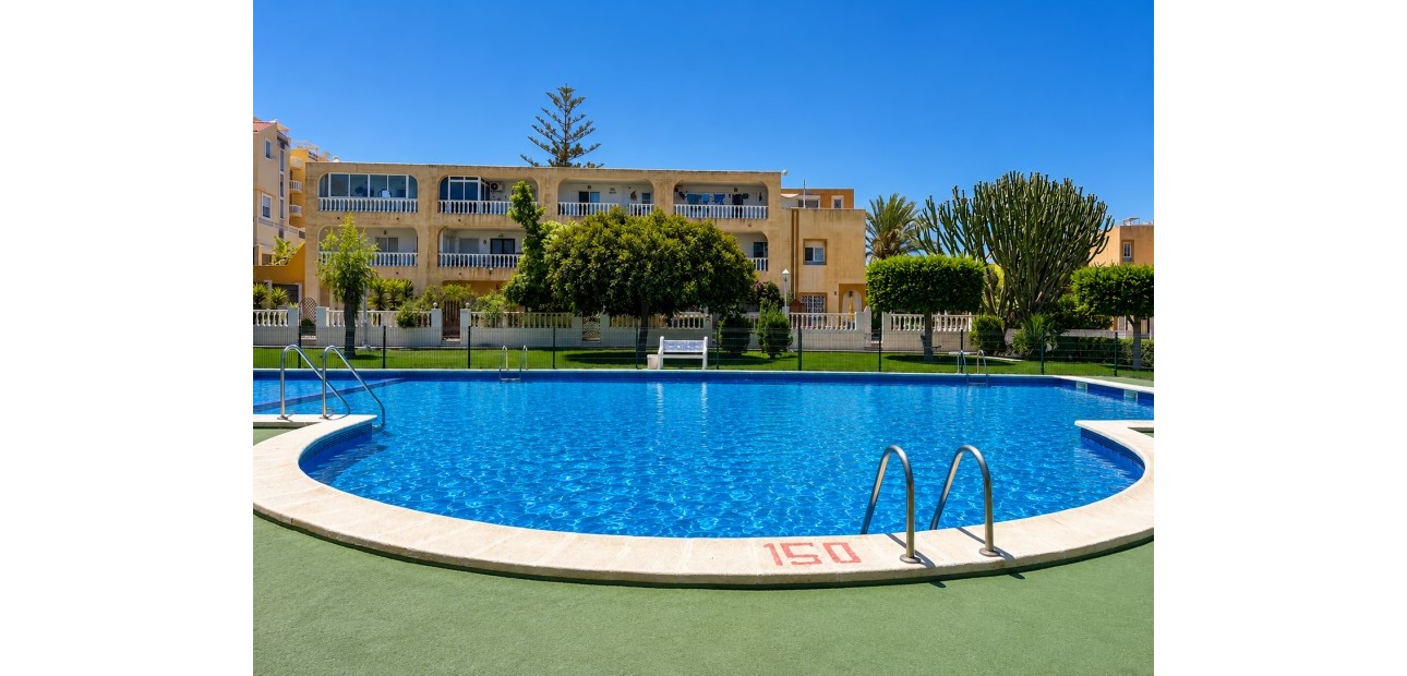Sale - Bungalow -
La Mata - La Mata - Town
