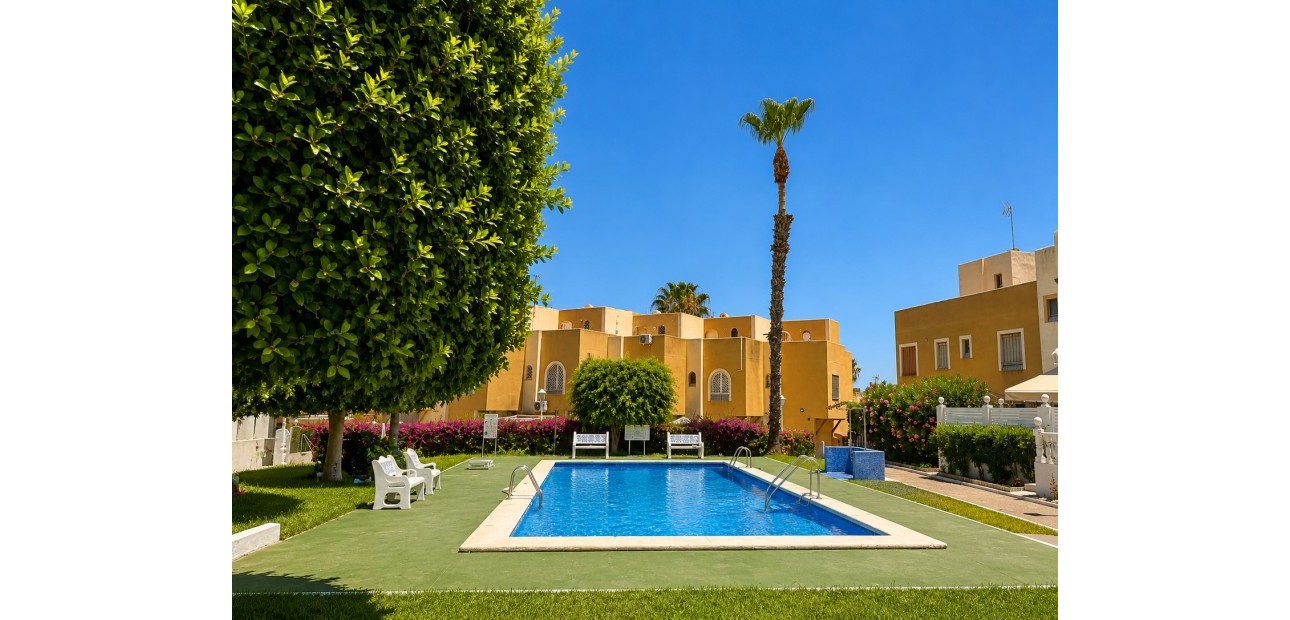 Sale - Bungalow -
La Mata - La Mata - Town