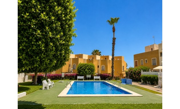Sale - Bungalow -
La Mata - La Mata - Town