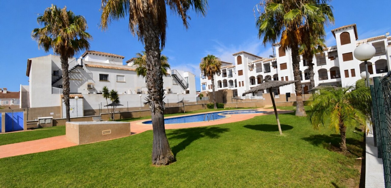 Sale - Apartment / flat -
Orihuela Costa - Playa Flamenca