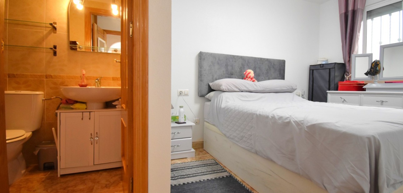 Sale - Apartment / flat -
Orihuela Costa - Playa Flamenca