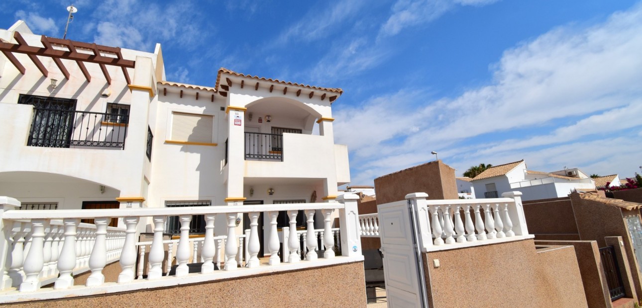 Sale - Apartment / flat -
Orihuela Costa - Playa Flamenca