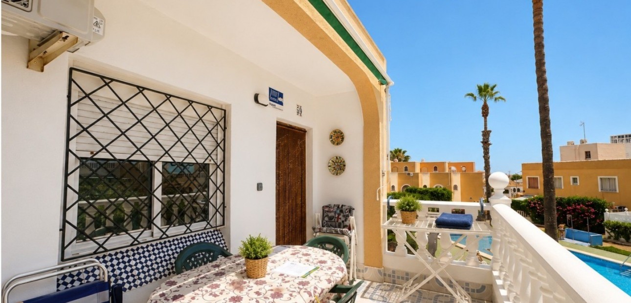Sale - Bungalow -
La Mata - La Mata - Town