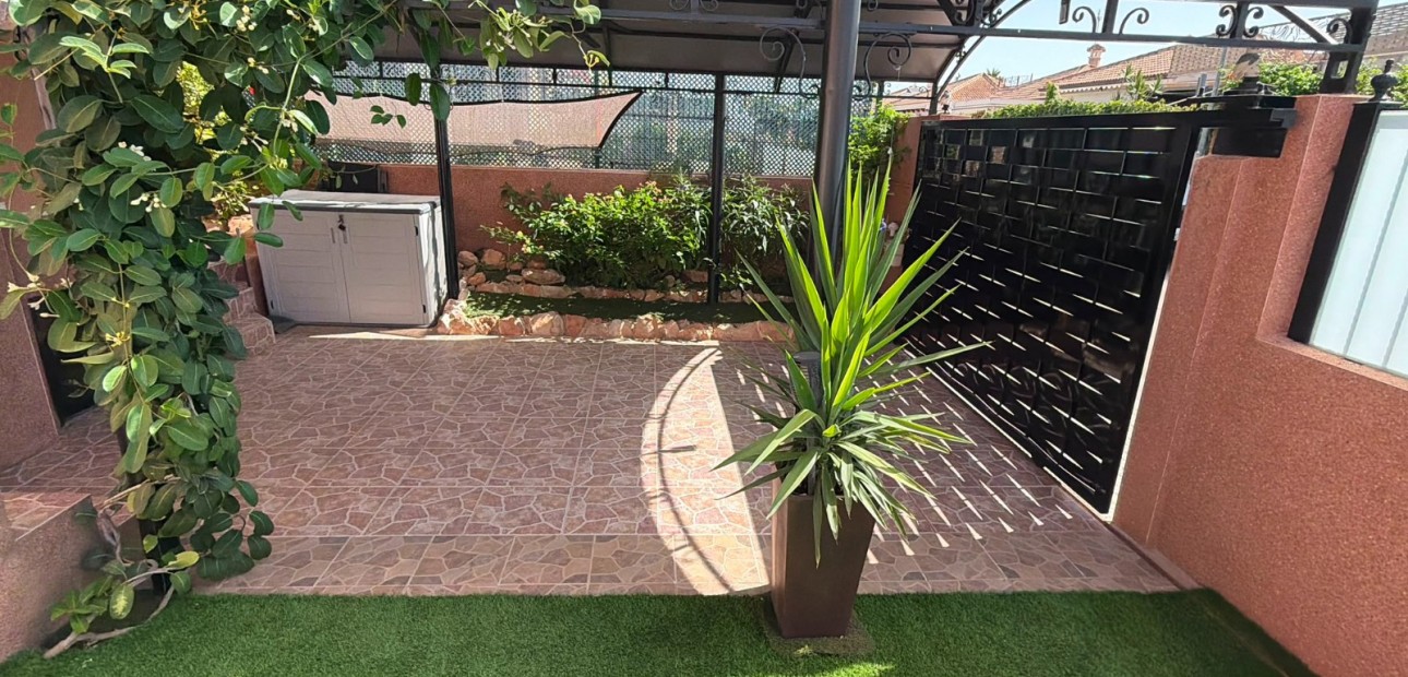 Sale - Detached Villa -
Los Montesinos - La Herrada