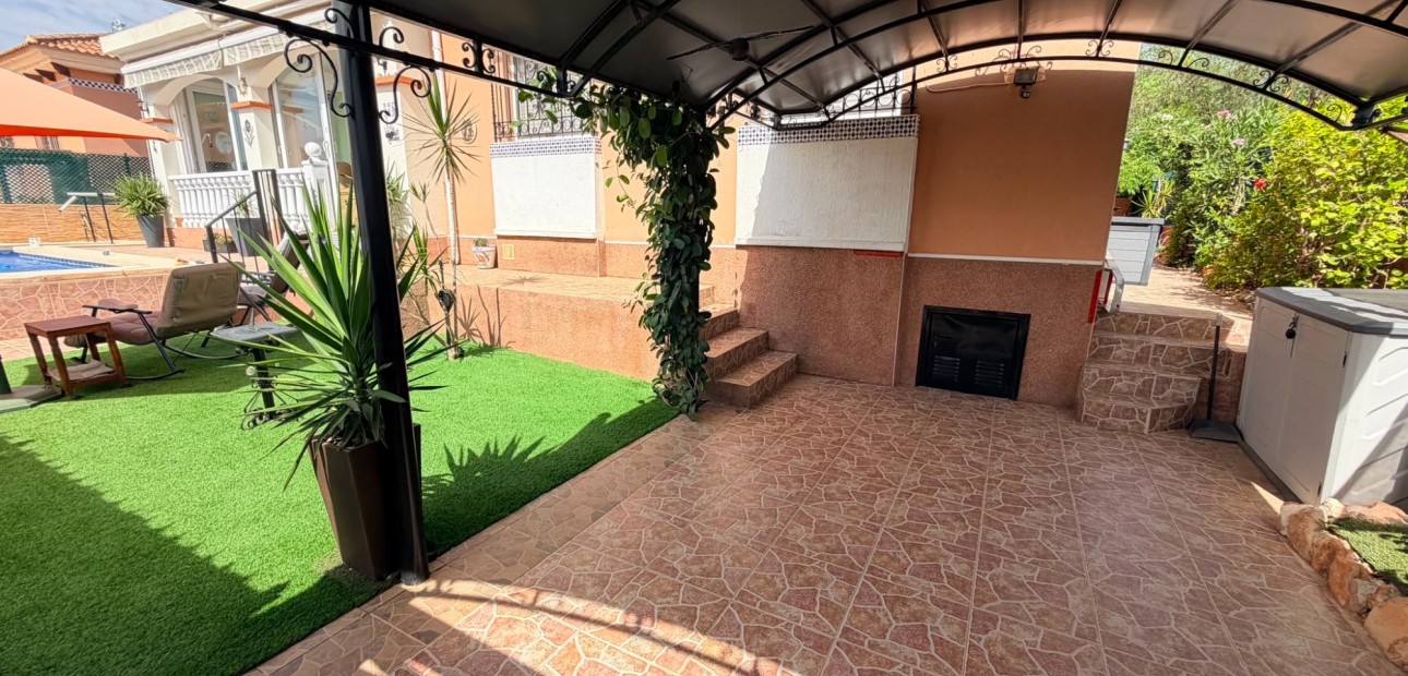 Sale - Detached Villa -
Los Montesinos - La Herrada