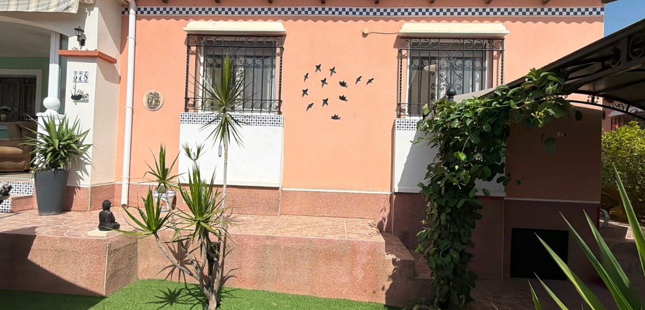 Sale - Detached Villa -
Los Montesinos - La Herrada
