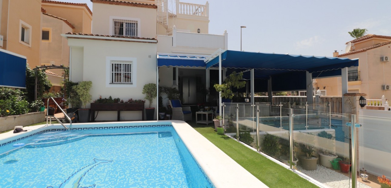 Sale - Detached Villa -
Algorfa - Montebello