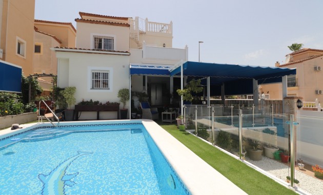Sale - Detached Villa -
Algorfa - Montebello
