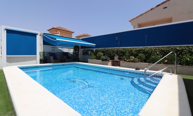 Sale - Detached Villa -
Algorfa - Montebello