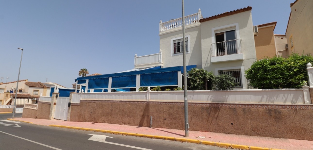 Sale - Detached Villa -
Algorfa - Montebello