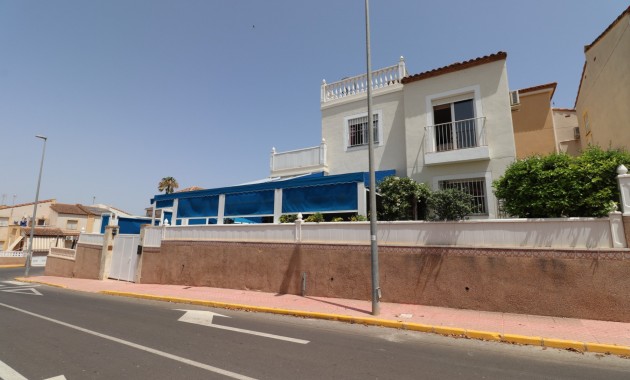 Sale - Detached Villa -
Algorfa - Montebello