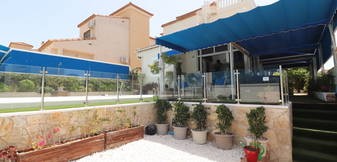 Sale - Detached Villa -
Algorfa - Montebello
