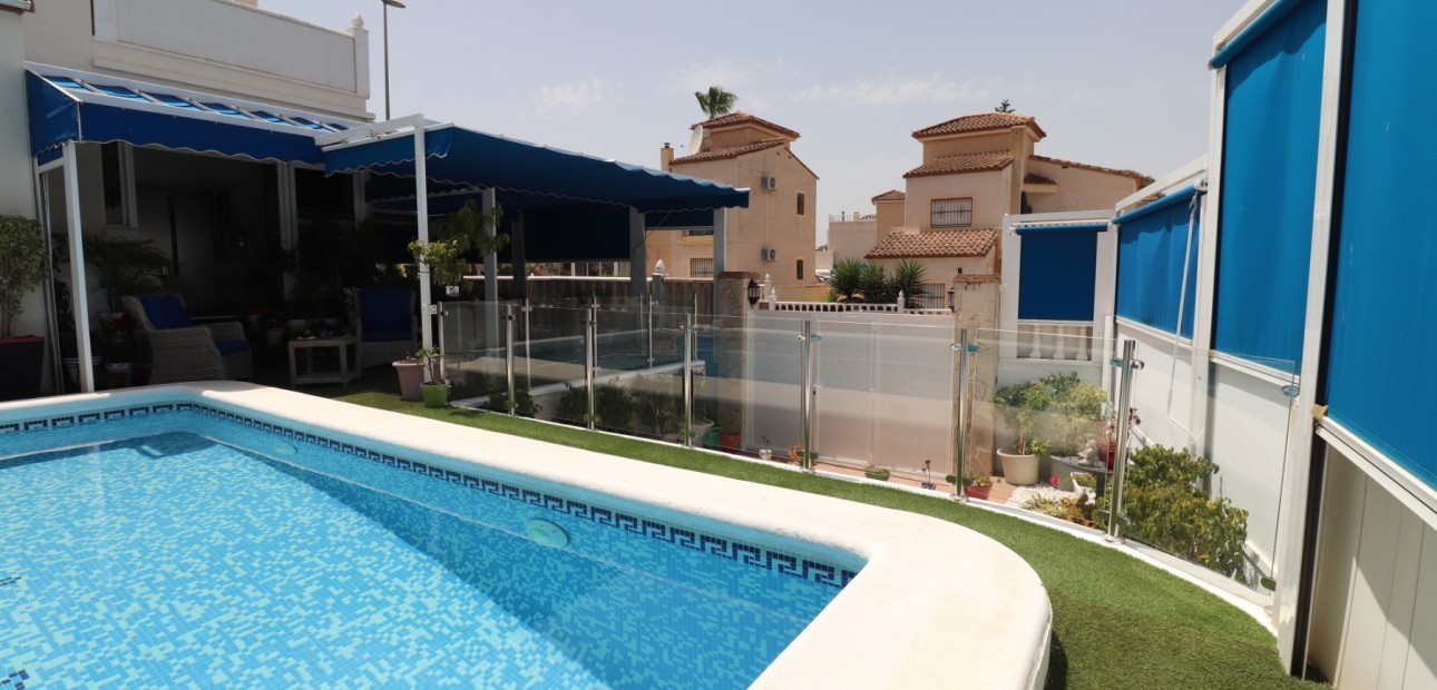 Sale - Detached Villa -
Algorfa - Montebello